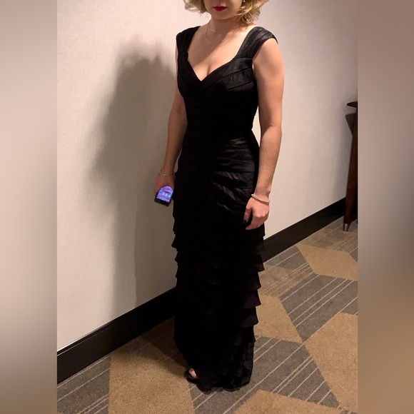 Long Black Formal Evening Dress w Sweetheart Neckline - Picture 2 of 11